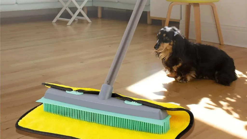 Effortlessly Remove Pet Hair with Conliwell Rubber Broom.