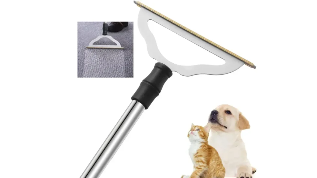 “Using GOSEDER Carpet Rake to remove embedded pet hair”